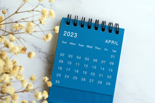 calendario llano de abril de 2023 - april fotografías e imágenes de stock