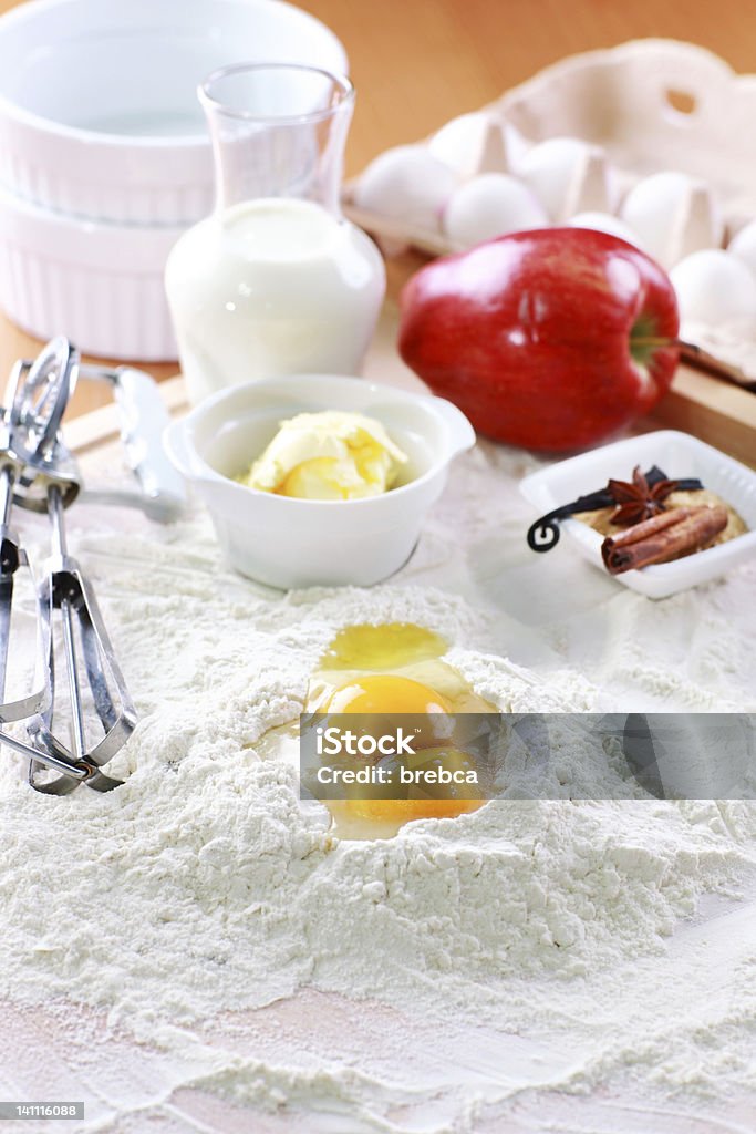 Cottura ingredienti per la torta di mele - Foto stock royalty-free di Bianco