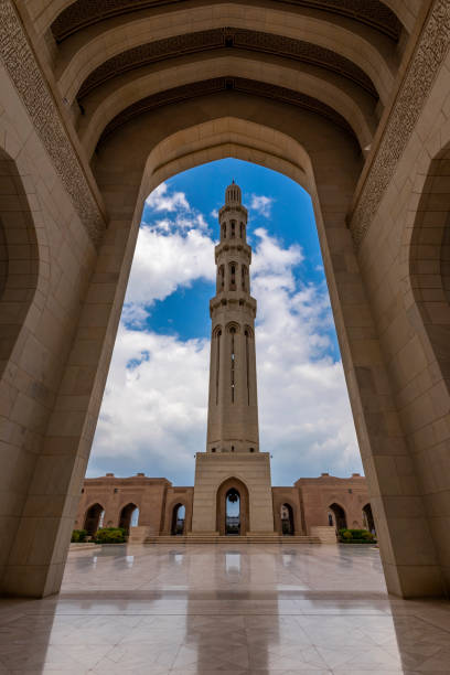 большая мечеть султана кабуа, бушер, султанат оман. - oman greater masqat mosque al khuwair mosque стоковые фото и изображения