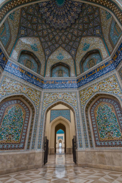 большая мечеть султана кабуа, бушер, султанат оман. - oman greater masqat mosque al khuwair mosque стоковые фото и изображения