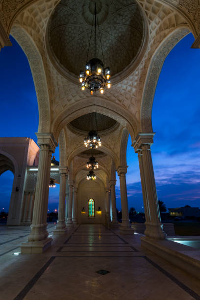 мечеть аль-зульфа, султанат оман. - oman greater masqat mosque al khuwair mosque стоковые фото и изображения
