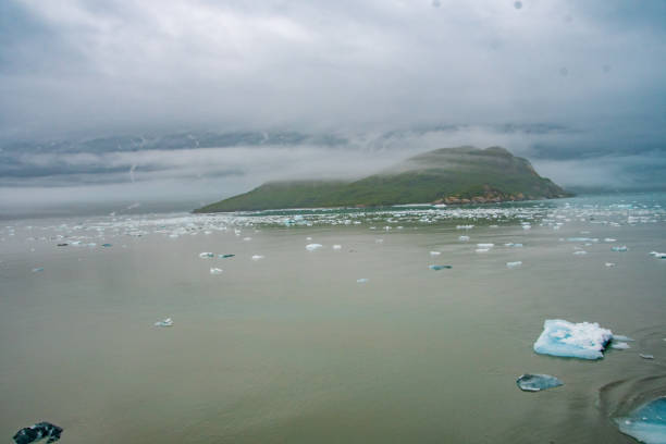 アラスカの氷山の風景 - glacier alaska iceberg melting ストックフォトと画像