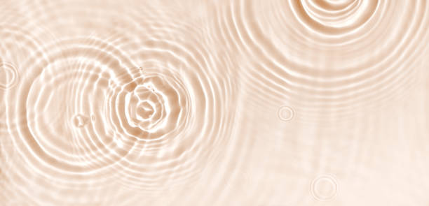 acqua texture acqua increspature onda trasparente astratto sfondo astratto in colore beige - liquid water rippled abstract foto e immagini stock