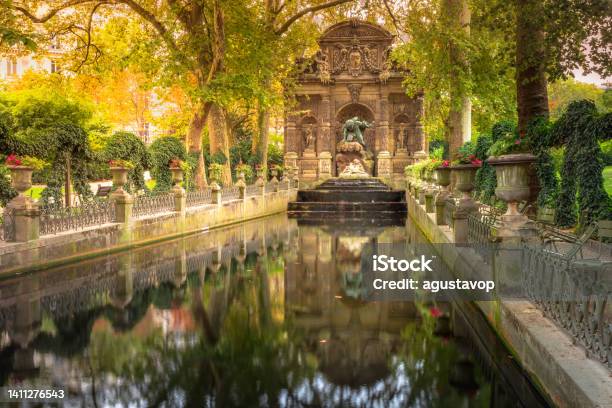 Peaceful Medici Fountain Pond In Luxembourg Gardens Paris France Long Exposure Stock Photo - Download Image Now