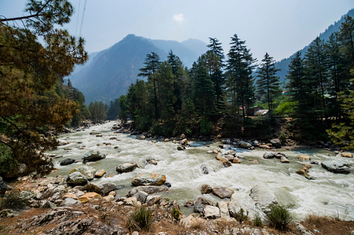 Situated at an altitude of over 5300 feet and a 30-minute trek away from the tourist hub of Kasol, Chalal has managed to retain its old-world mountain village, Scenic hiking route along the Parvati River passing through local villages with cafes along the way.
