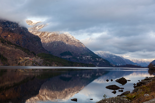 Trip along the fjords to Odda, in November