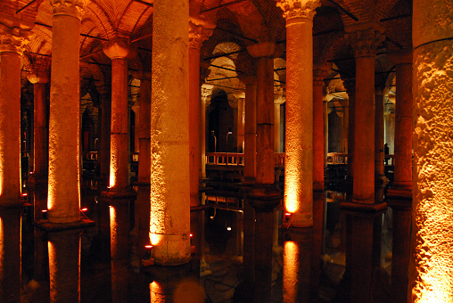 Istanbul, Turkey / Türkiye: Basilica-Cistern - built under emperor Justinian I - forest of Byzantine columns in the underground water reservoir - Yerebatan Sarayi - Yerebatan Caddesi, Sultanahmet, Fatih.