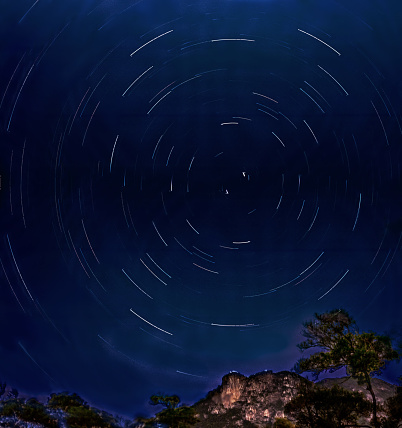 The star trail of the lion mountain