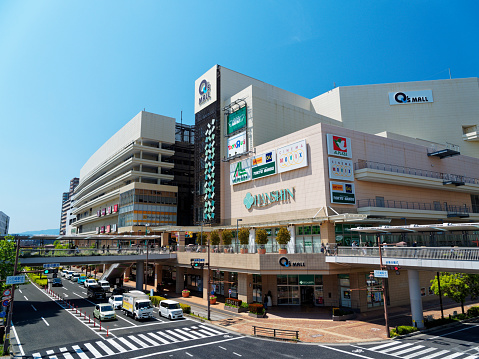 Amagasaki Q's Mall in front of JR Amagasaki Station, Amagasaki City, Hyogo Prefecture - 2022/05/04