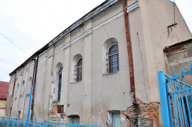 istock The old synagogue in Chortkiv 1411355440