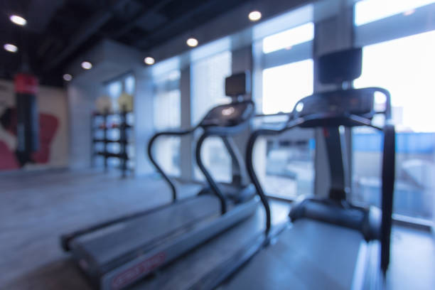 Treadmills and lockers in miniature gyms