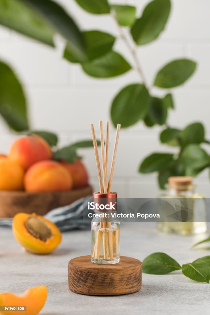 Interior perfume with the scent of apricots. Jar with aroma oil and banbu sticks - Royalty-free Diffuser - Haardorger Stockfoto