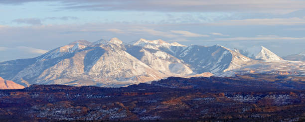 горный хребет ла-сал - юта - la sal mountains стоковые фото и изображения