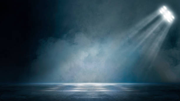 los espectáculos oscuros del escenario, el fondo azul oscuro, una escena oscura vacía, la luz de neón y los focos el piso de concreto y la sala de estudio con humo flotan en la textura interior para los productos de exhibición - moody light fotografías e imágenes de stock