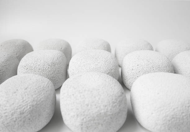 white concrete round shape with a rough surface, placed in a lar - düzenlenmek lar stok fotoğraflar ve resimler