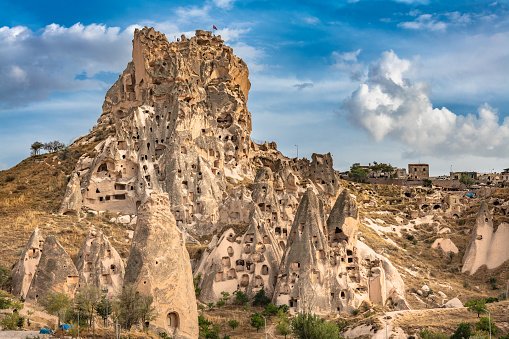 Castillo y ciudad de roca natural de Uchisar, Capadocia, Anatolia Central, Turquía photo