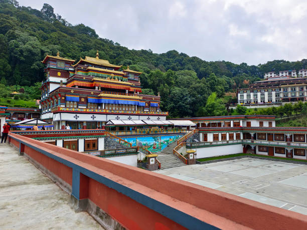 mosteiro ranka em gangtok. - golden temple - fotografias e filmes do acervo