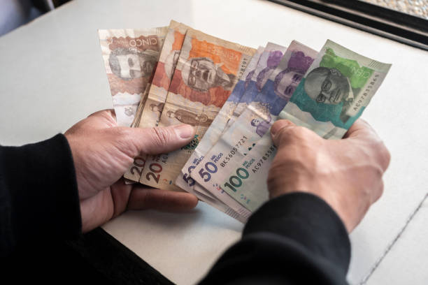 Men's hands with Colombian Pesos Men's hands with Colombian Pesos colombian peso stock pictures, royalty-free photos & images