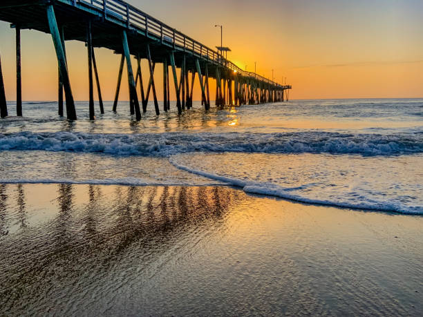 istock Sunrise at the pier in Virginia Beach 1411544083