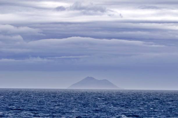 istock Looking from sea towards shoreline 1411548402