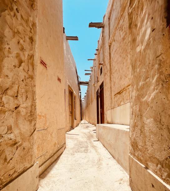 istock Narrow alley 1411577654