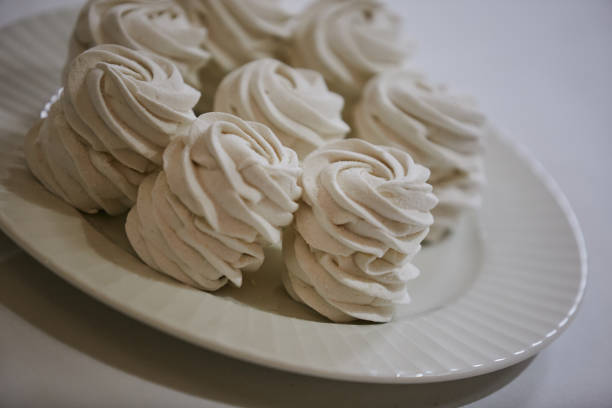 istock white marshmallows on a white plate very close 1411606214