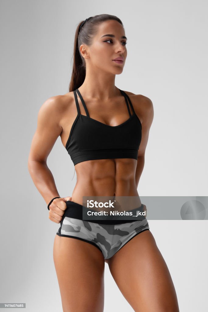 Beautiful female abs in gym Stock Photo - Alamy