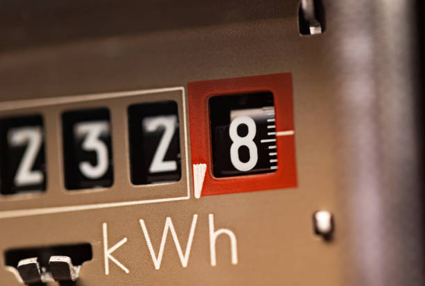 Close-up electricity meter. Analog electricity meter for households. Measuring used electricity in kWh ( kilowatt hour ) kilowatt stock pictures, royalty-free photos & images