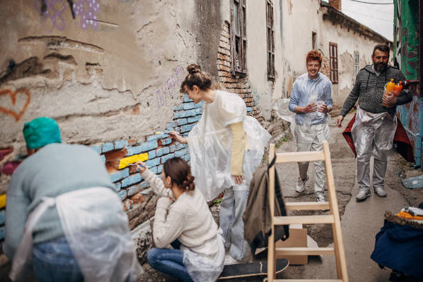 istock Street artists working together 1411631781