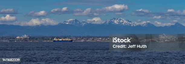 City Of Everett From Puget Sound With Cascade Mountain Backdrop Stock Photo - Download Image Now