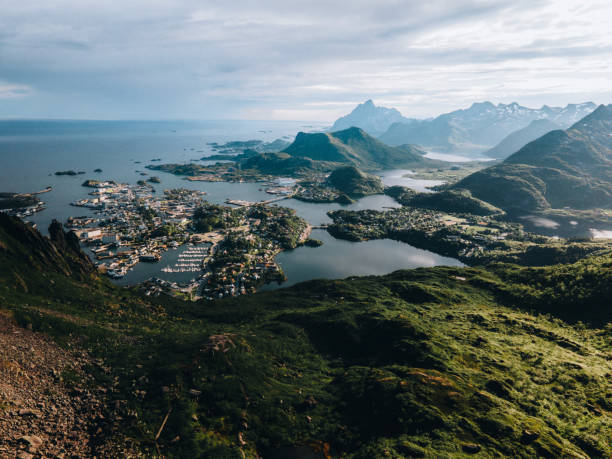 views of svolvaer in the lofoten islands in norway - vaeroy imagens e fotografias de stock