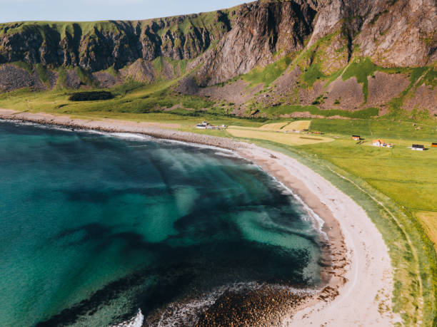 unstad beach in the lofoten islands in norway - vaeroy imagens e fotografias de stock