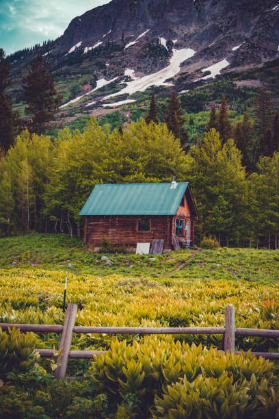 istock Wooden Cabin in the Mountains 1411700823