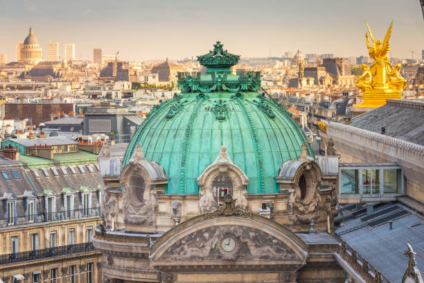 panorama der architektur über der kuppel der oper in paris, frankreich - pantheon paris paris france france europe stock-fotos und bilder