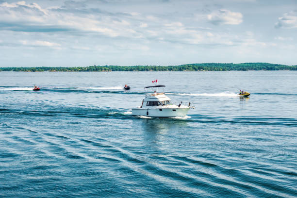 モーターボートジェットボートサウザンド諸島セントローレンス川 - motorboating jet boat jet boating summer ストックフォトと画像