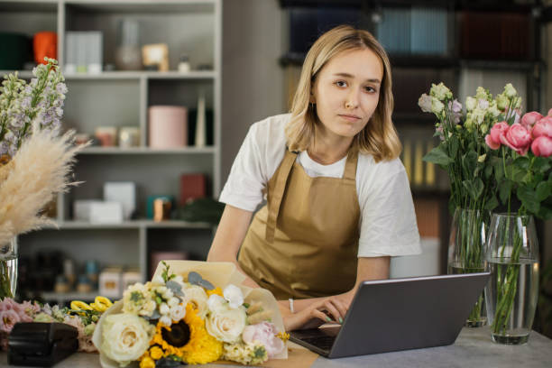 istock Woman florist discusses the order by talking on video call. 1411755021