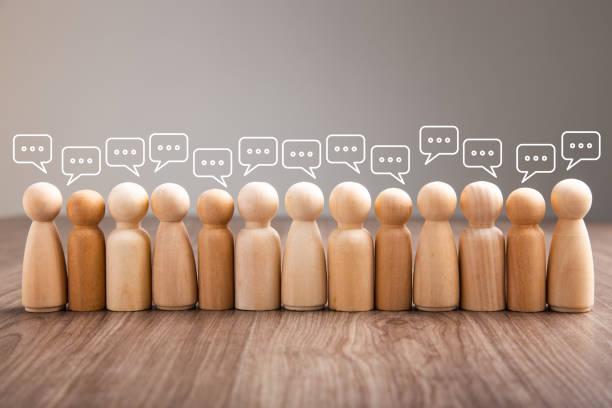 istock Wooden figurine with speech bubble. Mingle, discussion, chatting concept 1411762900