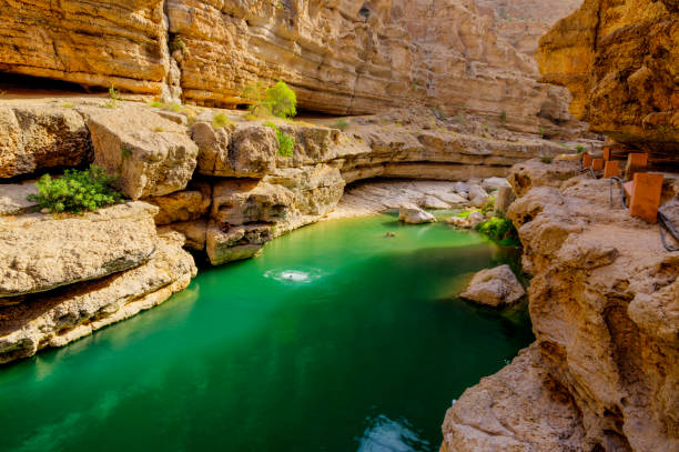 wadi al shab , sułtanat omanu. - oasis wadi al shab valley canyon zdjęcia i obrazy z banku zdjęć