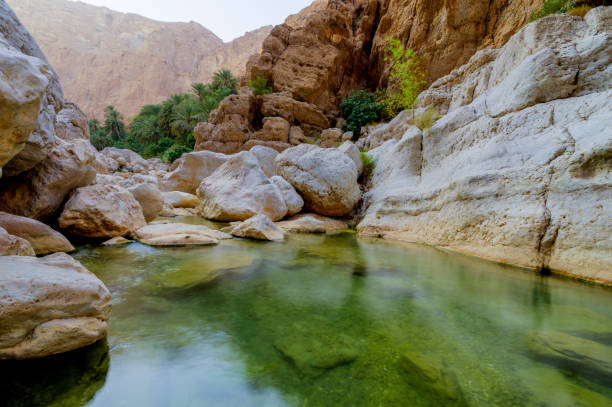 wadi al shab , sułtanat omanu. - oasis wadi al shab valley canyon zdjęcia i obrazy z banku zdjęć