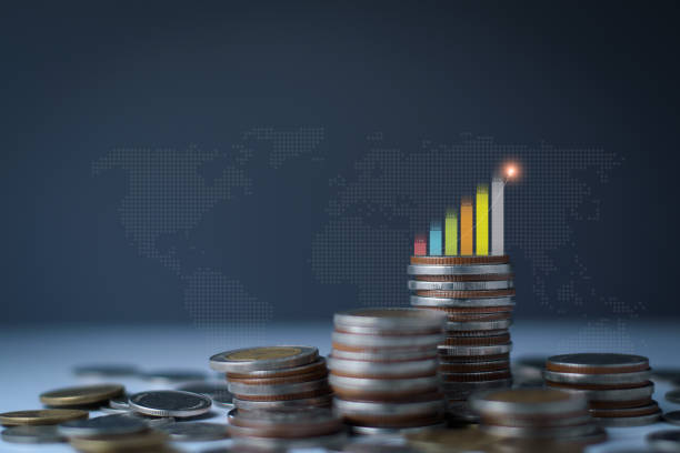 putting coins Business growth and investment chart, strategic planning to increase profits from doing business, long-term investment planning, save money for future investment. with copy space. poner monedas gráfico de crecimiento e inversión del negocio, planificación estratégica para aumentar las ganancias de hacer negocios, planificación de inversiones a largo plazo, ahorrar dinero para futuras inversiones. con espacio de copia.