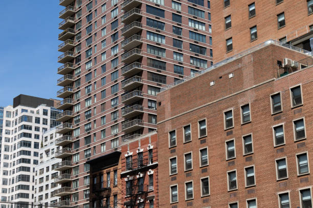 Residential Buildings and Skyscrapers on the Upper East Side of New York City A variety of residential buildings and skyscrapers of different heights on the Upper East Side of New York City upper east side manhattan stock pictures, royalty-free photos & images