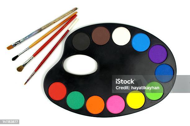 Photo libre de droit de Pinceau Palette De Couleurs Et De Leau banque d'images et plus d'images libres de droit de Art et Artisanat - Art et Artisanat, Art pictural, Artisanat