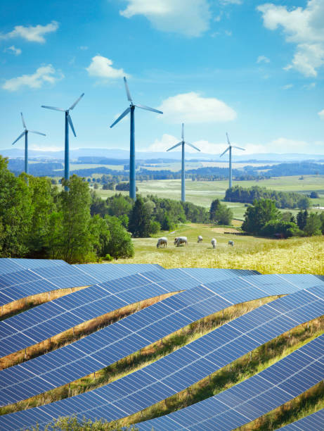 turbine eoliche e pannelli solari nel paesaggio - green environmental conservation meadow wind foto e immagini stock