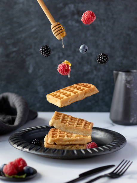 gaufres au lévitatinig - waffle waffled belgian waffle food photos et images de collection