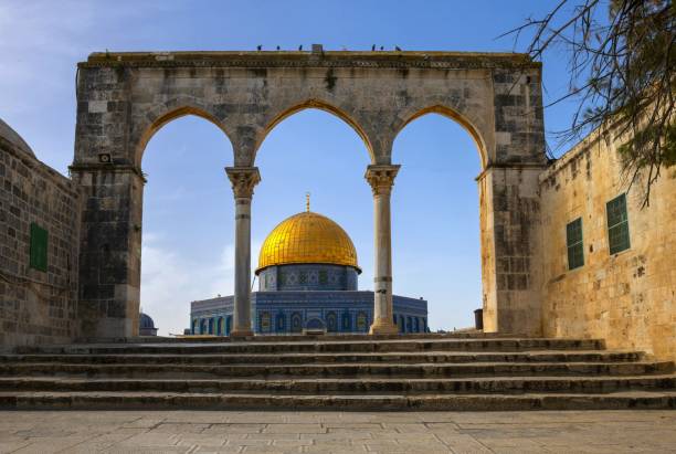 felsendom in jerusalem - dome of the rock jerusalem israel arch stock-fotos und bilder