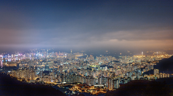 At night, there are thousands of lights in Hong Kong, densely packed with high-rise buildings. But the view from the high mountain was extraordinarily peaceful, drowning his busyness.