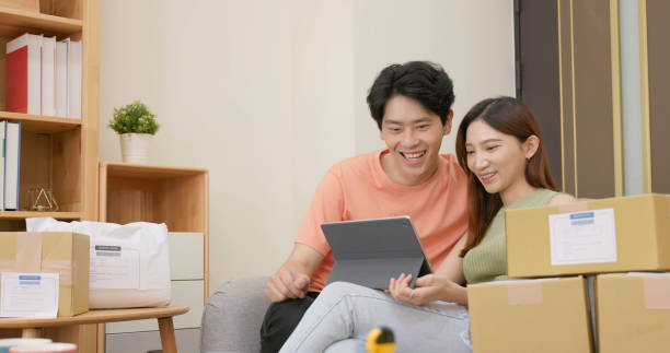 istock couple online shopping 1411961448