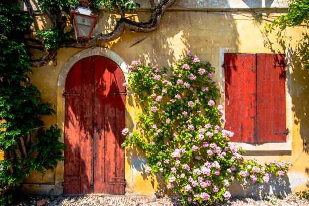 istock 2022 05 15 Altivole red door 1411977266