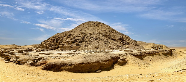 Pirámide de Unas, Saqqara, Egipto photo