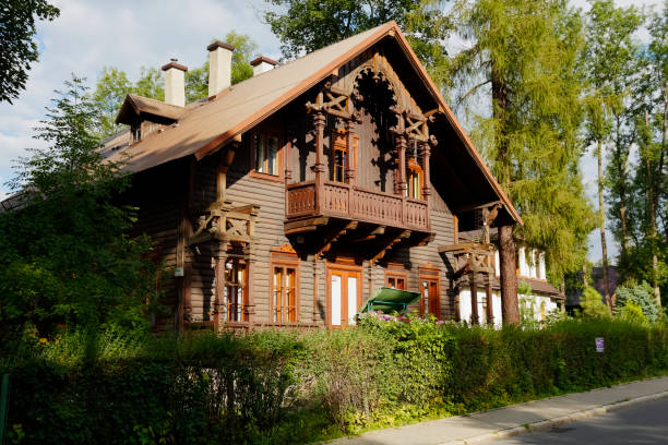 villa historique à zakopane nommée grabowka iii - named town photos et images de collection